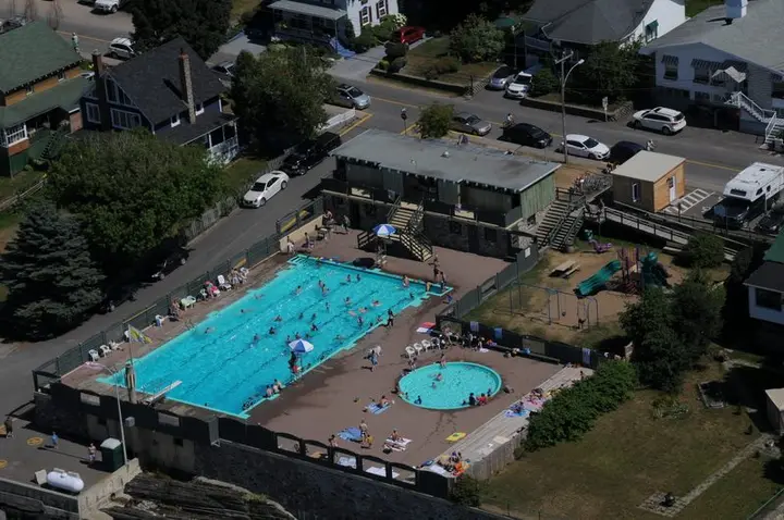 Building exterior at Piscine municipale